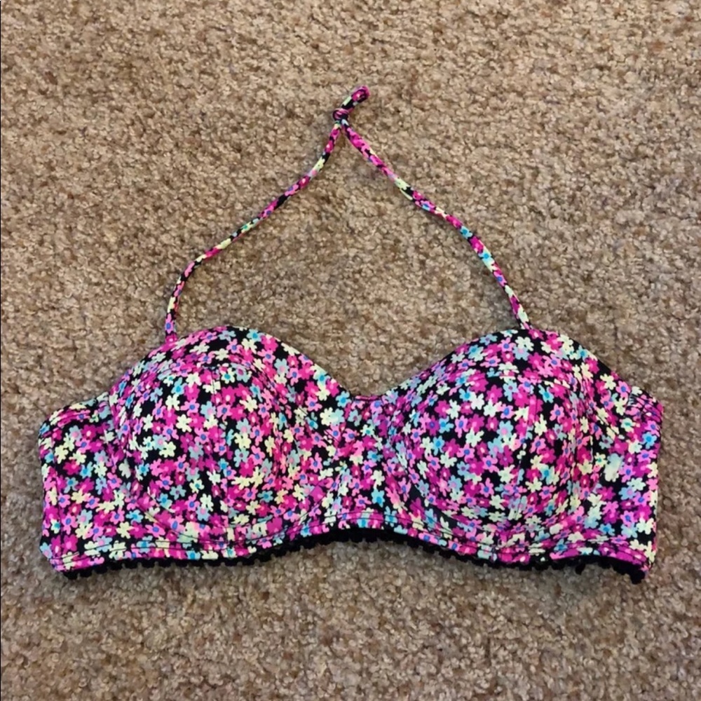 La hearts bikini top